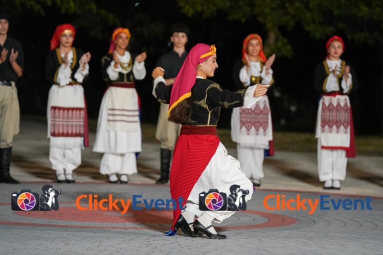 Πλούσιο φωτορεπορτάζ από την 1η μέρα του 9ου φεστιβάλ παραδοσιακών χορών στο Αντίρριο